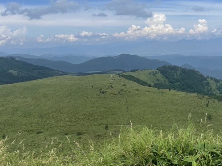 ホテルの前にあるバス停からバスに乗ってロープウェイに乗って上から見れる景色　車山高原